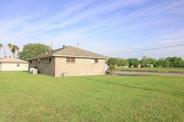1017 W South St, Alvin, TX 77511